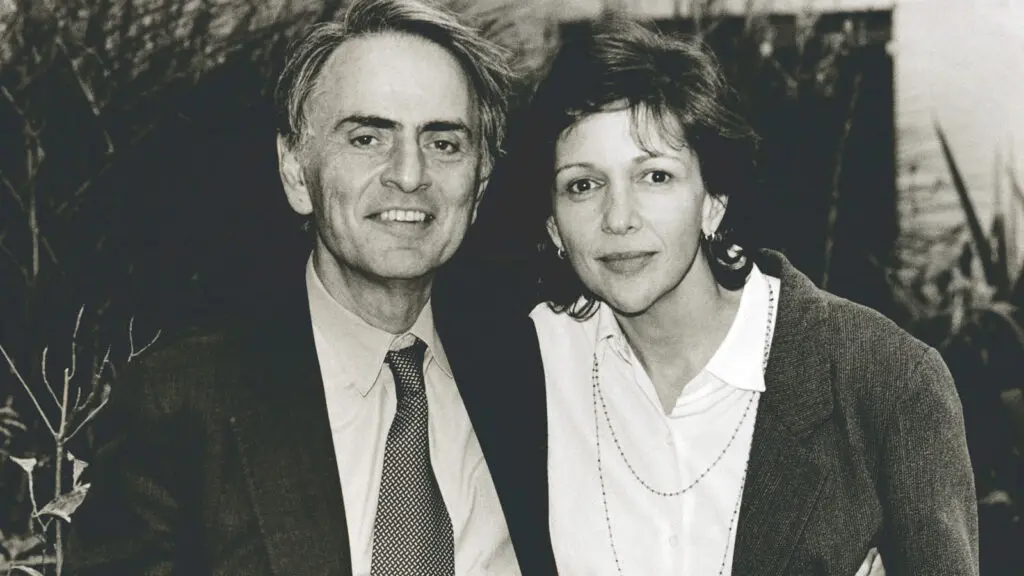 Carl Sagan e Ann Druyan - Copyright: © Cornell University, 301 College Ave, Ithaca, NY 14853; 607-255-7675; photo@cornell.edu.